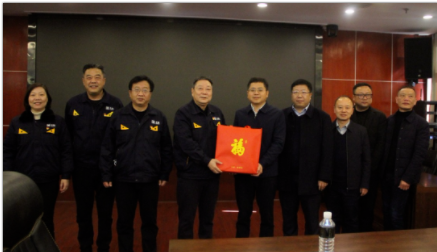 　王耀對倪衛(wèi)春一行的到來表示熱烈歡迎，他表示，黑貓集團將繼續(xù)全力以赴鼓足干勁、振奮精神，推動各項目標任務圓滿完成。