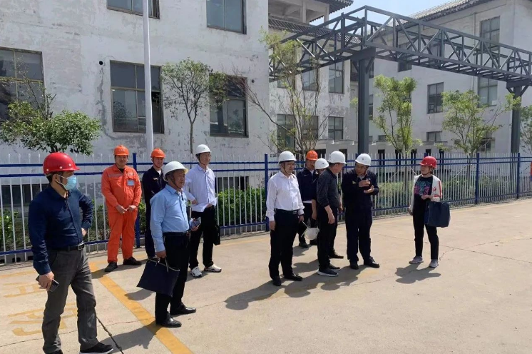 山東省生態(tài)環(huán)境廳應(yīng)急與輿情處二級(jí)調(diào)研員郭振寶率領(lǐng)督導(dǎo)組到濟(jì)寧黑貓，開展了一次生態(tài)環(huán)境安全風(fēng)險(xiǎn)督導(dǎo)工作。此次督導(dǎo)活動(dòng)得到了濟(jì)寧市生態(tài)環(huán)境局金鄉(xiāng)縣分局局長(zhǎng)李俊濤、園區(qū)管委會(huì)副主任李登華以及濟(jì)寧黑貓相關(guān)領(lǐng)導(dǎo)的陪同。